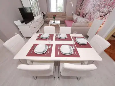 DiningRoom
