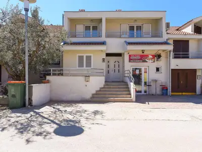 Ferienhaus für 8 Personen (140 m²) in Zadar 4/10