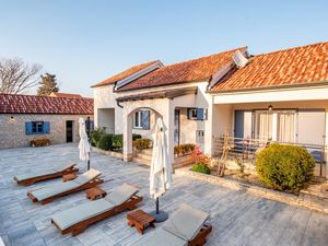 23950034-Ferienhaus-5-Zadar-300x225-2