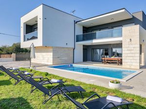 Ferienhaus für 10 Personen (380 m²) in Zadar