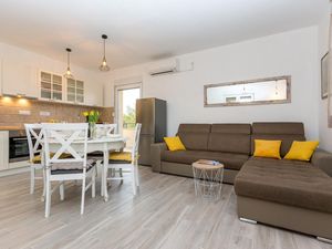 23950471-Ferienhaus-8-Zadar-300x225-3