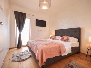 23950470-Ferienhaus-7-Zadar-300x225-3