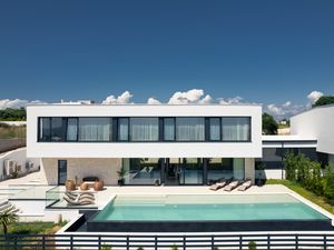 Ferienhaus für 8 Personen (256 m²) in Zadar