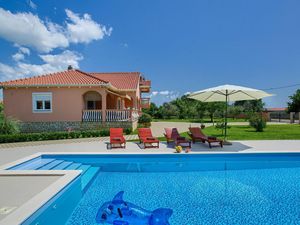 23949053-Ferienhaus-8-Zadar-300x225-0