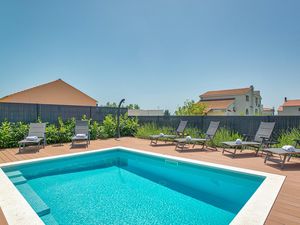 23949847-Ferienhaus-8-Zadar-300x225-2