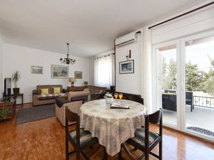 22690311-Ferienhaus-8-Zadar-300x225-5