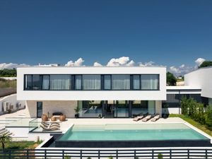 Ferienhaus für 8 Personen (300 m²) in Zadar