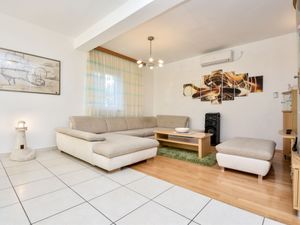 23841717-Ferienhaus-8-Zadar-300x225-2