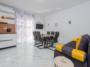 23763441-Ferienhaus-12-Zadar-300x225-2