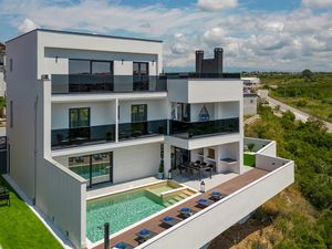 Ferienhaus für 8 Personen (290 m²) in Zadar