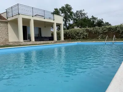 PoolOfHouse