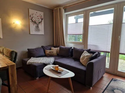 Wohnzimmer mit Essbereich und Kaminofen