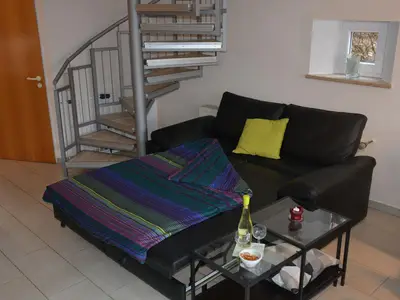 Wohnbereich. Sofa mit Schlafauszug