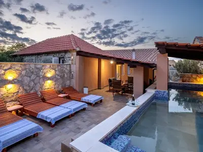 Ferienhaus für 9 Personen in Zastražišće 1/10