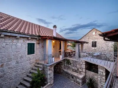 Ferienhaus für 9 Personen in Zastražišće 2/10