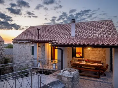 Ferienhaus für 9 Personen in Zastražišće 6/10