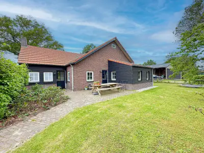 Außenseite Ferienhaus [Sommer]