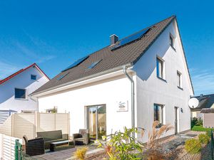 23969213-Ferienhaus-6-Zierow-300x225-0