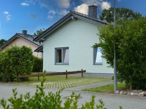 24050244-Ferienhaus-6-Zierow-300x225-0