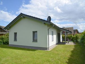 24050244-Ferienhaus-6-Zierow-300x225-1