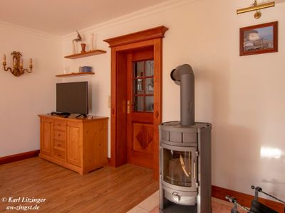 Landhaus Brise: TV und Kamin.