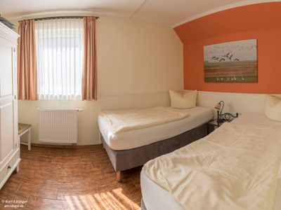 Ferienhaus Kranich: erstes Schlafzimmer im EG.