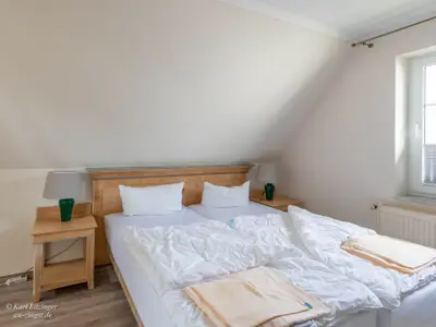 Ferienhaus Dierhagen: erstes Schlafzimmer.