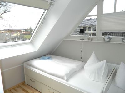 Schlafzimmer mit zwei Einzelbetten