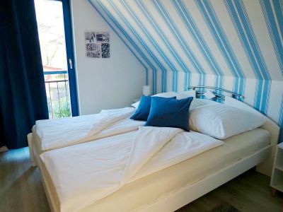 Schlafzimmer mit Doppelbett