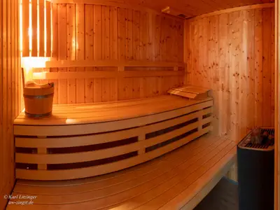 Ferienhaus Windflüchter: erstes Bad mit DU/WC/Sauna im EG.