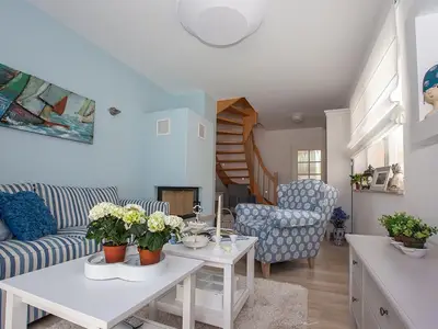 Wohnzimmer mit gemütlichen Sofas