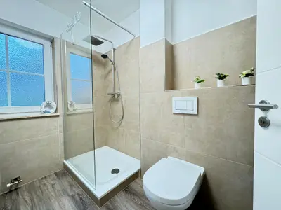 Duschbereich im Hauptbadezimmer