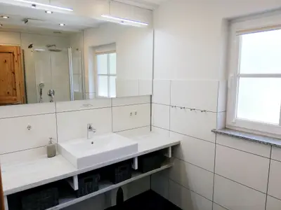 Badezimmer mit Dusche