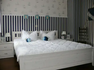 Schlafzimmer mit Doppelbett