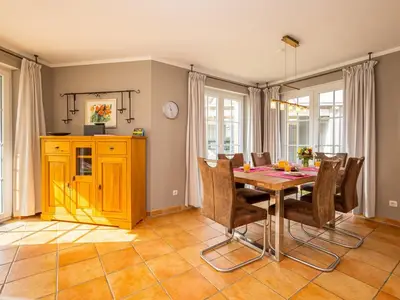 Wohnzimmer mit Essbereich