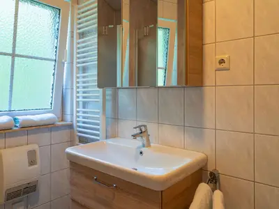 Badezimmer mit Waschbecken