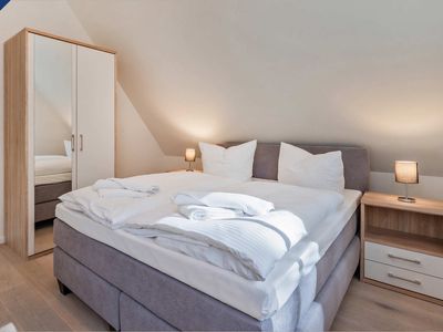 Schlafzimmer mit Doppelbett