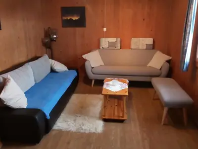 Wohnzimmer mit Radio/TV undTelefon (Festnetz)