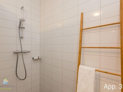 Badezimmer mit Dusche