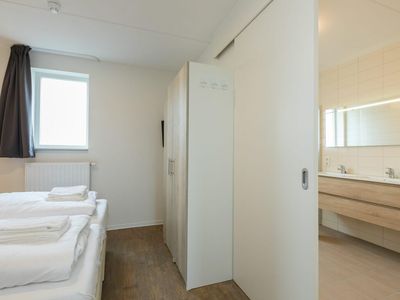 Schlafzimmer mit Badezimmer