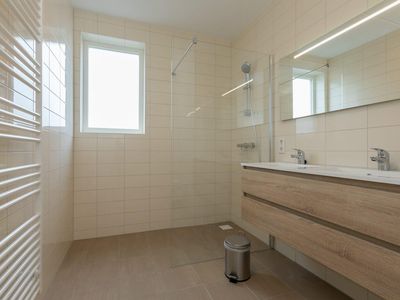 Badezimmer mit Dusche