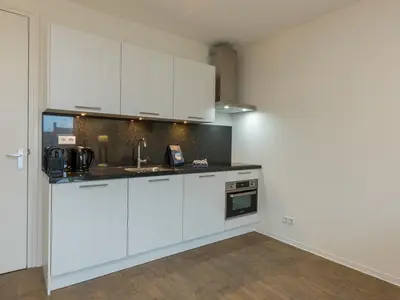 K&uuml;che mit Backofen und Induktionskochfeld