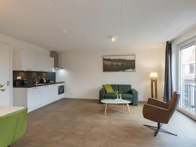 Ger&auml;umiges&comma; sch&ouml;n eingerichtetes Wohnzimmer