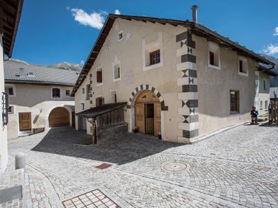 Der Parkplatz ist direkt neben dem Haus 