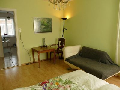 Zimmer ASIA, 15 m2, mit Sofa als Einzelbett für eine 3. Person.