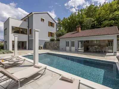Ferienhaus für 8 Personen (200 m²) in Zvecanje 1/10