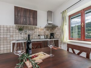 23944319-Ferienhaus-4-Zvecanje-300x225-3