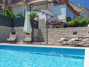 23488772-Ferienhaus-11-Šibenik-300x225-4