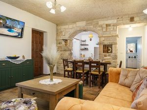 23950239-Ferienhaus-6-Šibenik-300x225-2