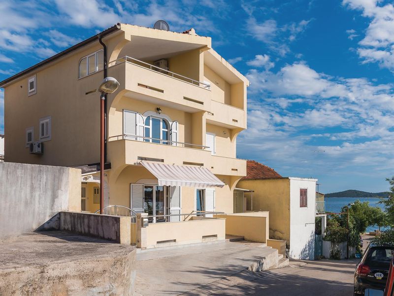 23737414-Ferienhaus-6-Šibenik-800x600-2